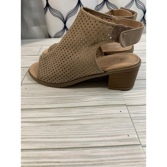 Dolcetta Women’s High Heel - Picture 2 of 10